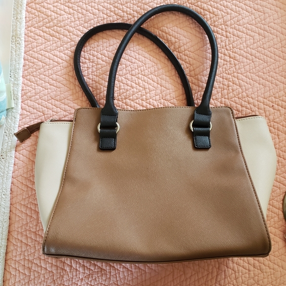 Nine West Camel and Tan Purse NWOT - Picture 2 of 5